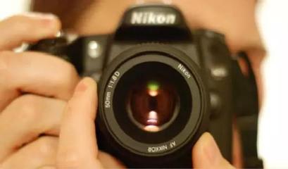 靠三張床墊起步的“流浪CEO” 從窮光蛋到億萬富豪的創業傳奇